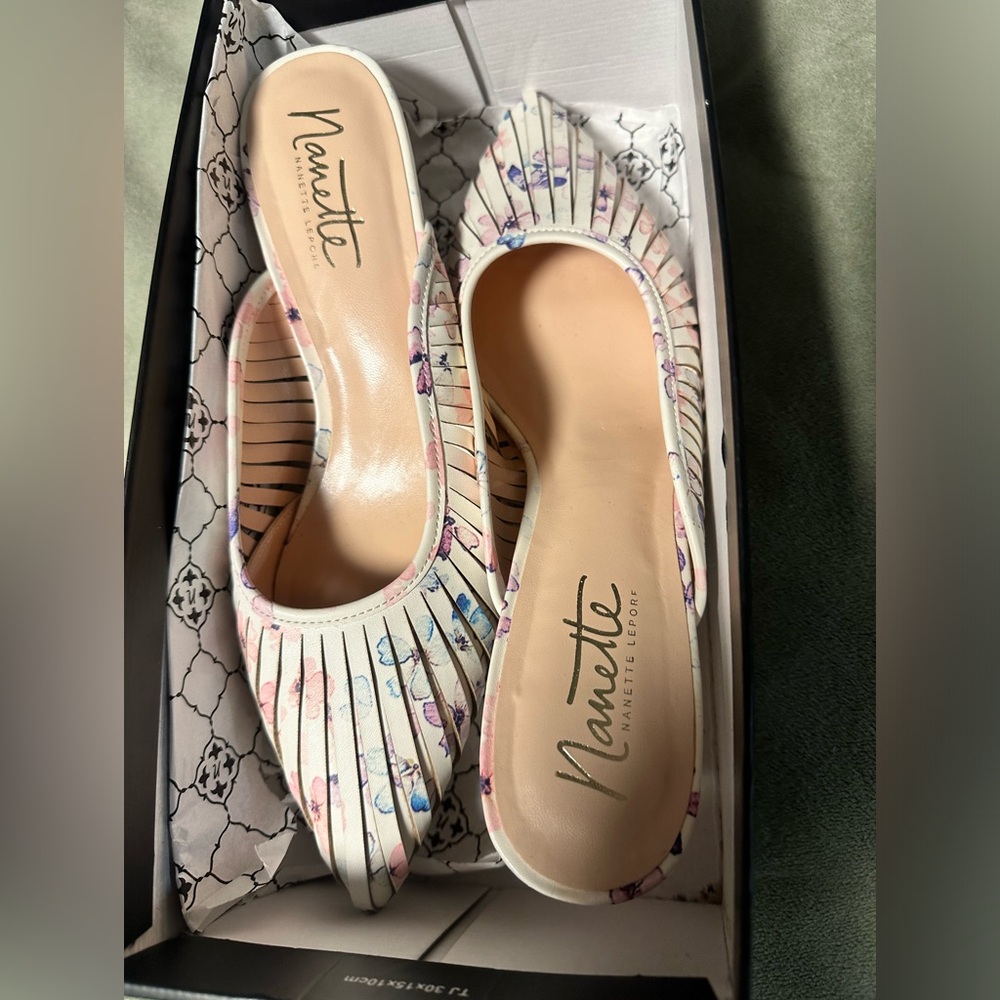 New Nanette Lenore ladies shoes small heel